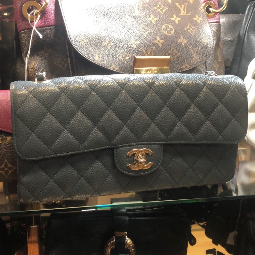 Adorable gorgeous Chanel caviar bag